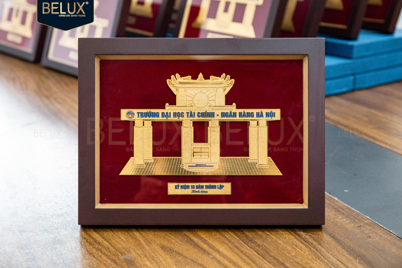 Lô tranh Trường ĐH TCNH Hà Nội 25x20cm mạ vàng 24k thiết kế theo yêu cầu